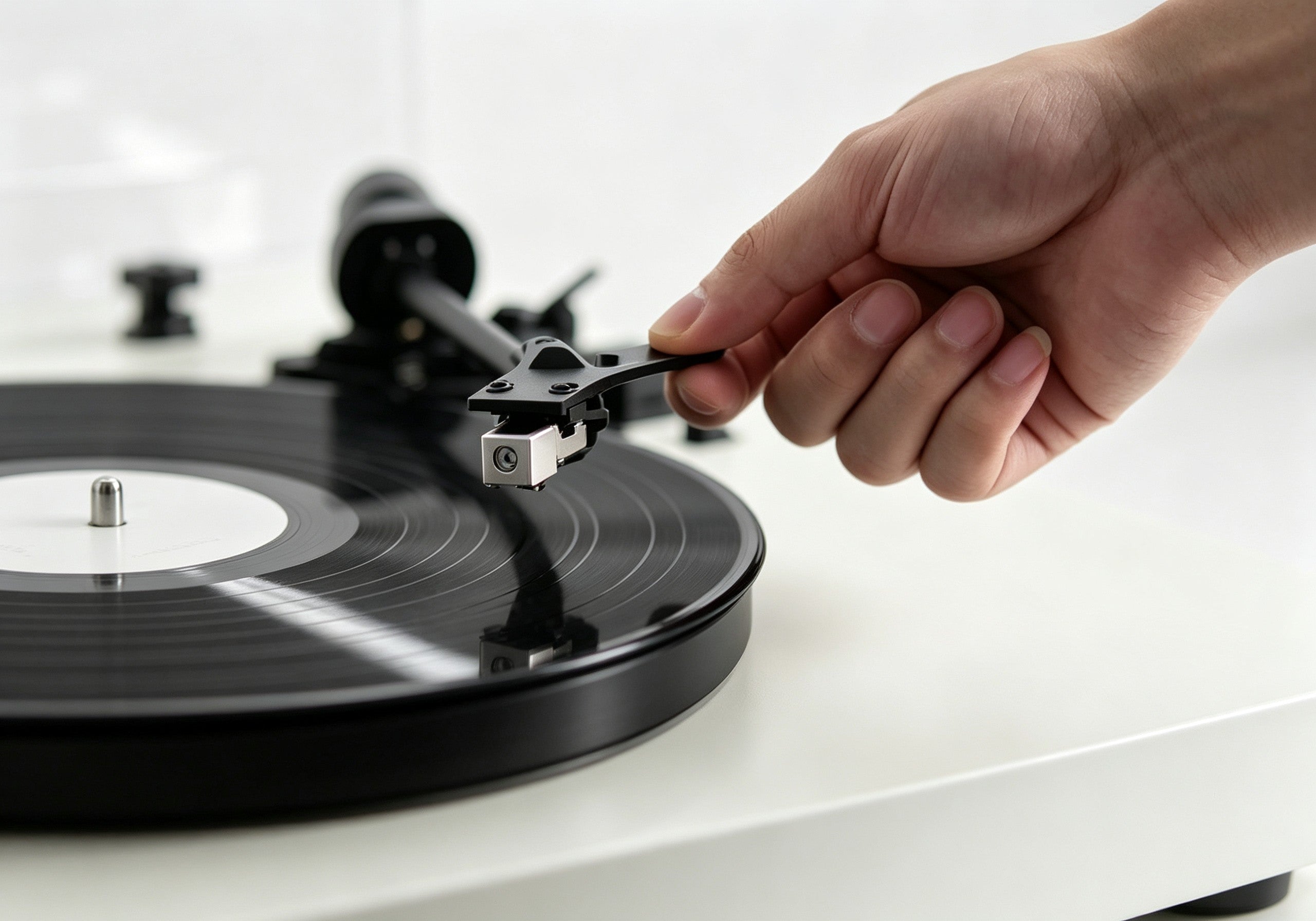 Adjusting tonearm balance on AUDURA turntable