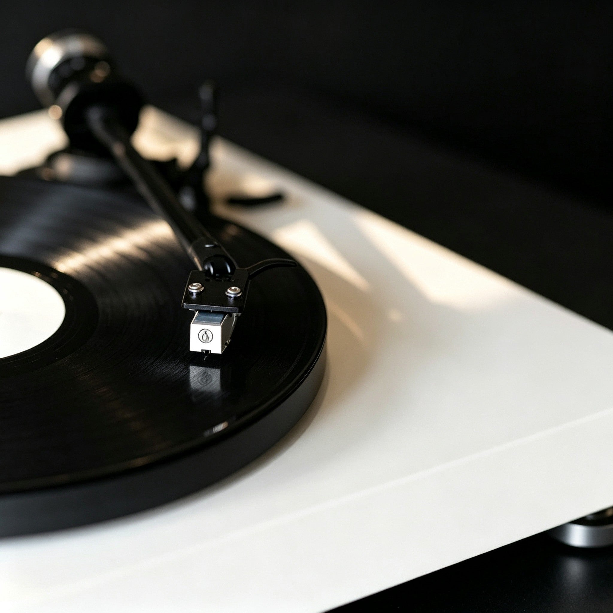 AUDURA turntable cartridge system and stylus detail